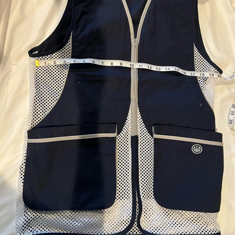 Navy and white Beretta shooting vest - Picture 4 of 5